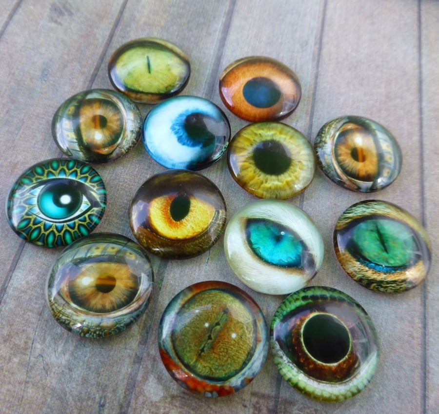 pack of 10 - Glass Round 18 mm Animal Eyes Mix Cabochons 