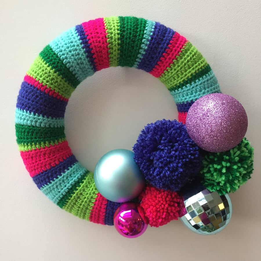 Crochet Christmas wreath, pompom wreath, bauble wreath, free UK shipping