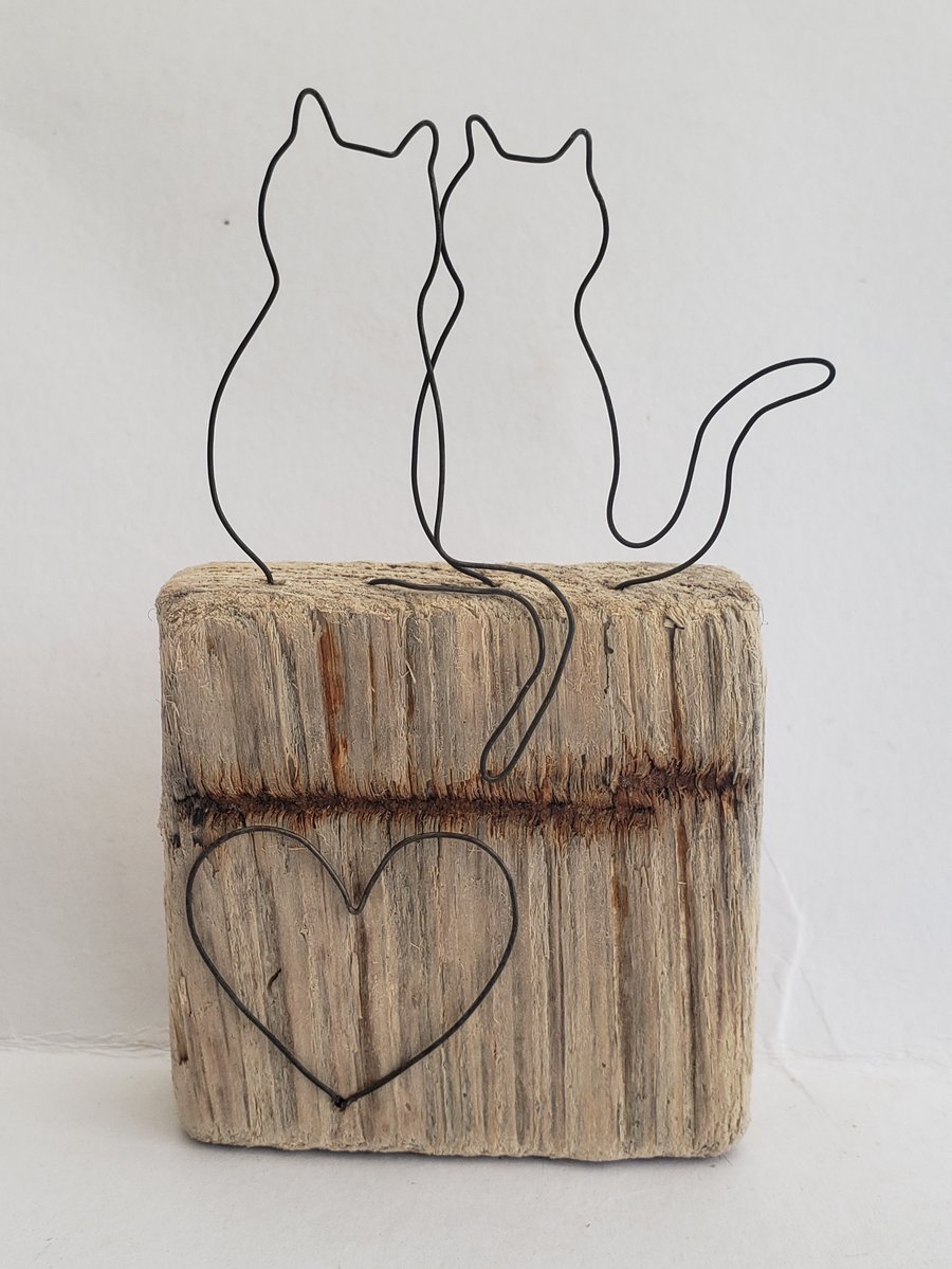 Love the cats driftwood and wire heart art