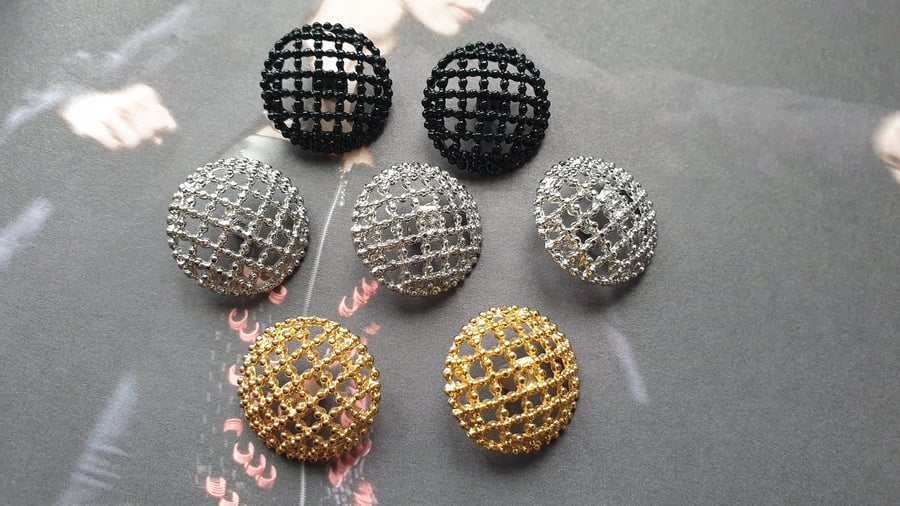 1" 25mm 40L Open weave buttons in 3 colours