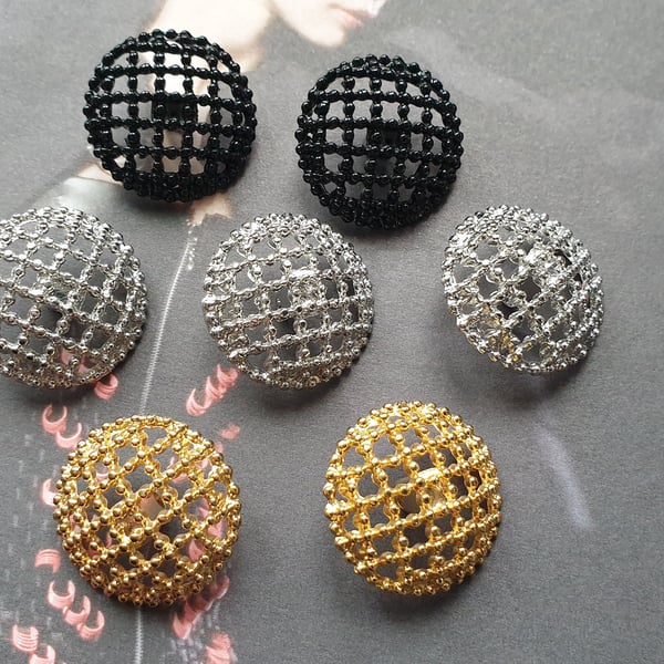 1" 25mm 40L Open weave buttons in 3 colours
