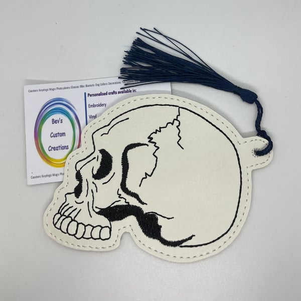 Skull embroidered bookmark -White