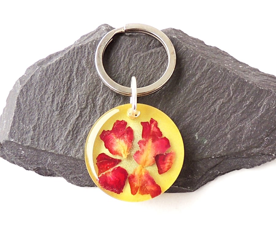 Rose Petals Resin Keyring - 1970