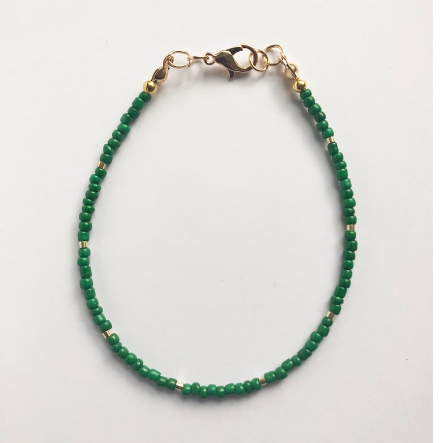 Dainty Green, Gold Tone Seed Bead Fun Bracelet
