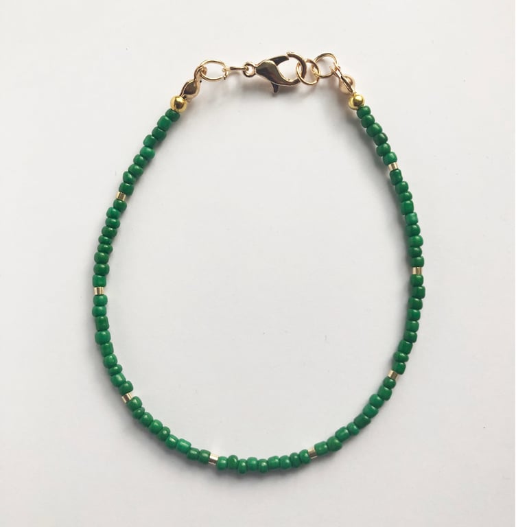 Dainty Green, Gold Tone Seed Bead Fun Bracelet