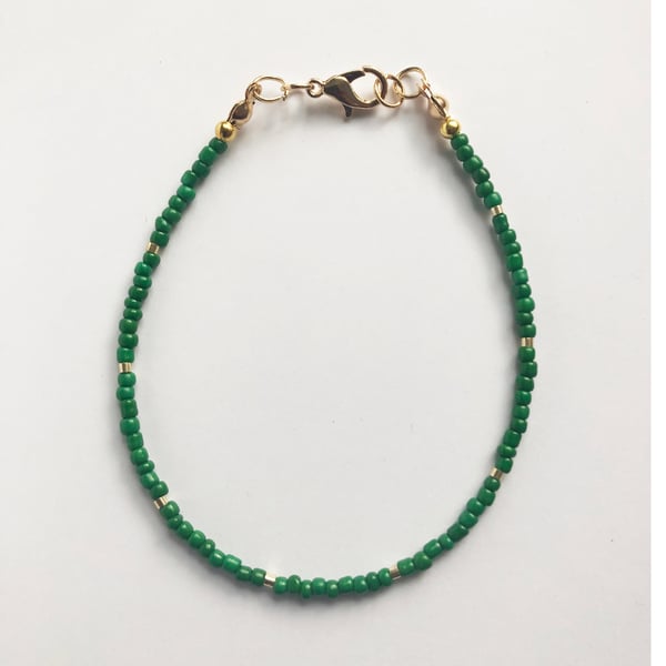 Dainty Green, Gold Tone Seed Bead Fun Bracelet