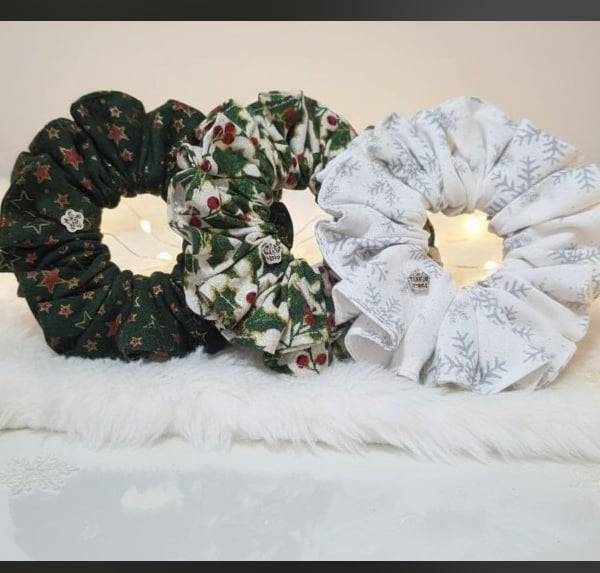 Christmas Forest Scrunchie Set – Handmade Luxury Hair Accessories in Green, Whit