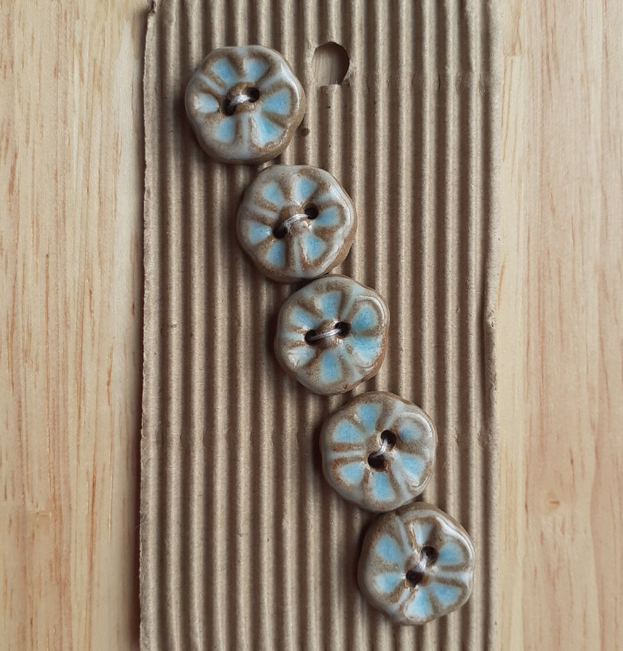 Set of 5 small blue flower buttons
