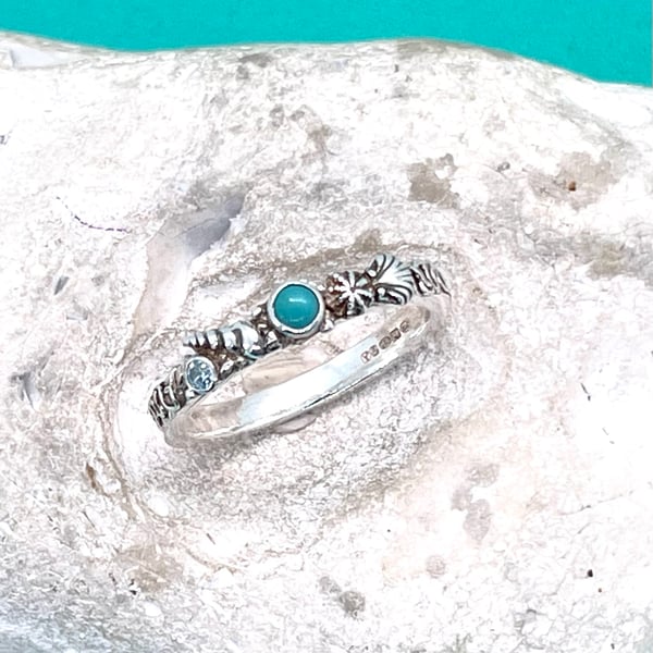 Silver shell ring with turquoise 