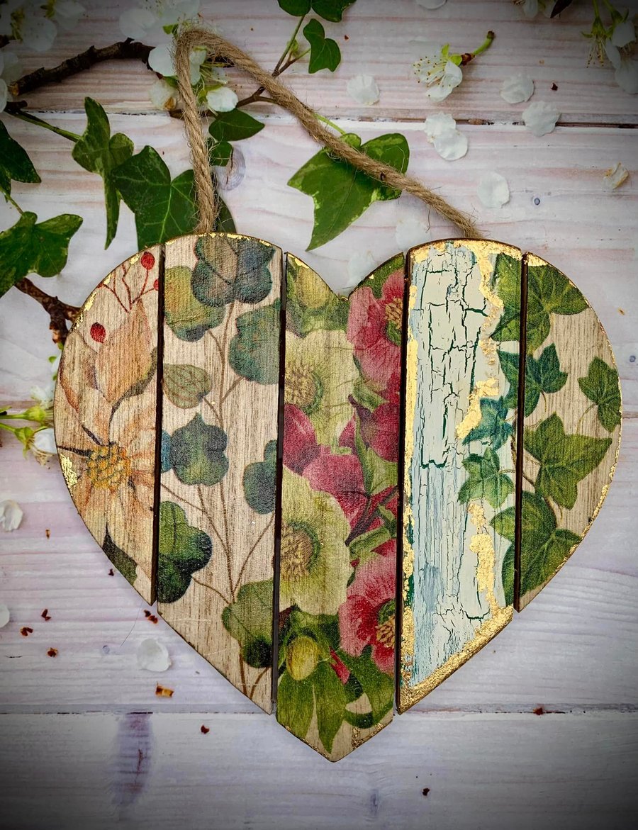 Wooden Floral Heart Wallhanging