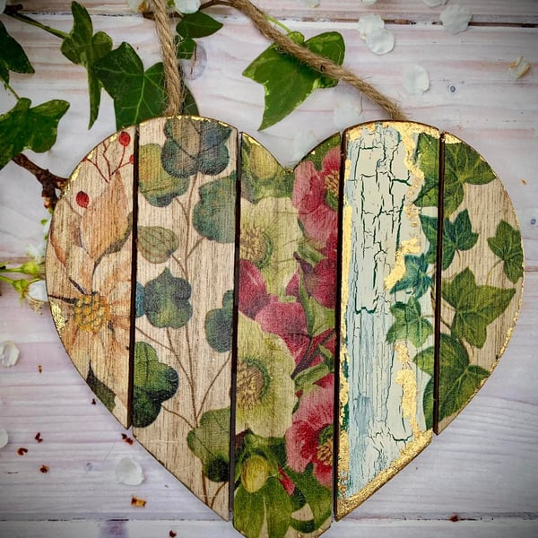 Wooden Floral Heart Wallhanging