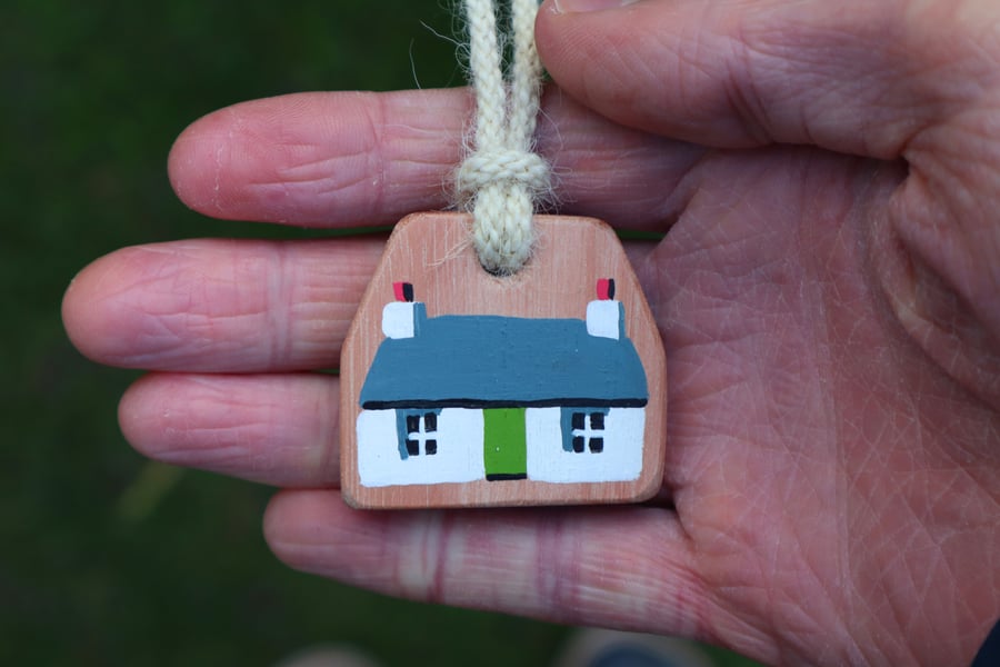 Wooden Croft House hanging decoration. Hand made bothy decoration - green. 