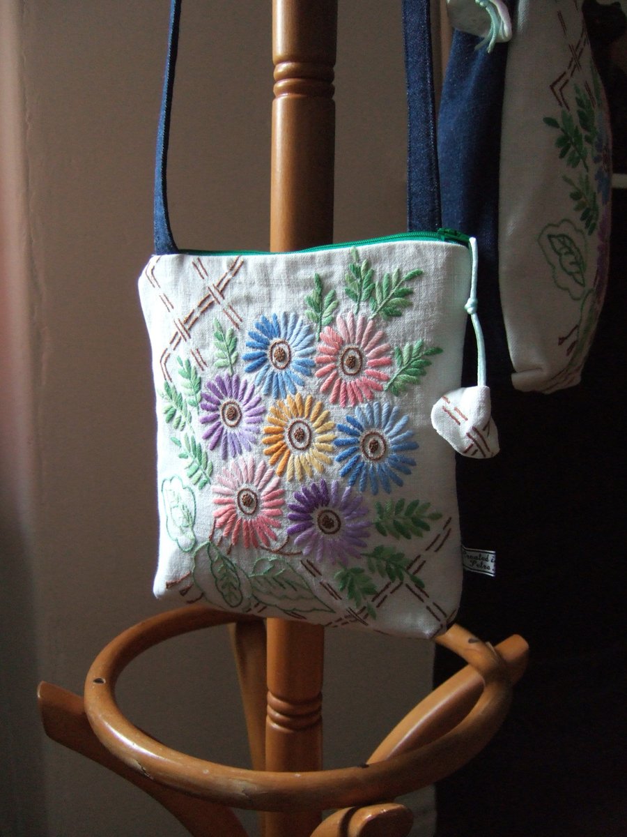Vintage floral embroidery across your body zip up bag