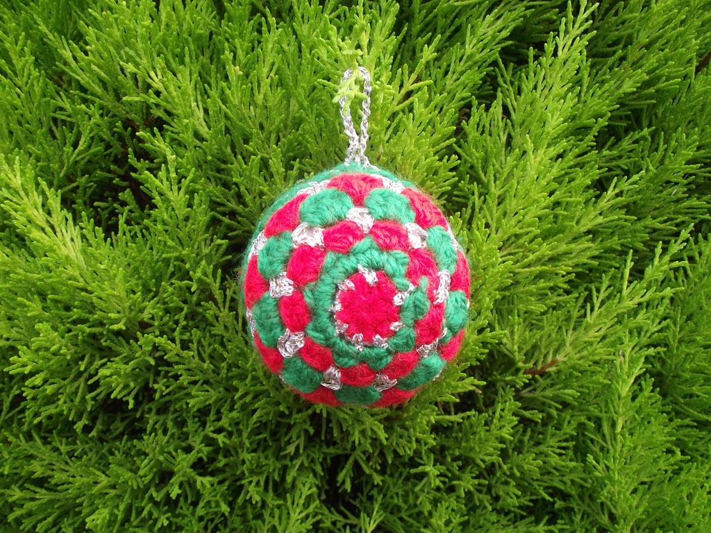 Crochet Christmas Baubles, Set of 2, Festive Decorations, Red, Green, Gold