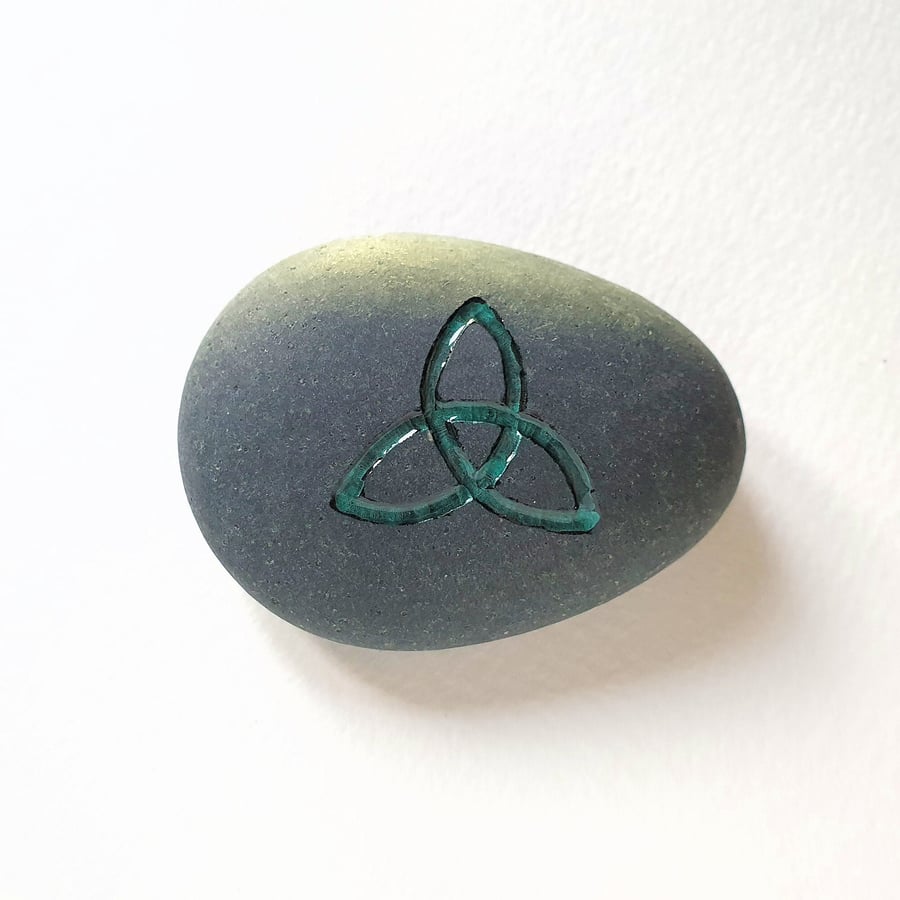 Love Token Stone, Symbol Of Love Stone, Celtic Knot Design, Gaelic Green Knot