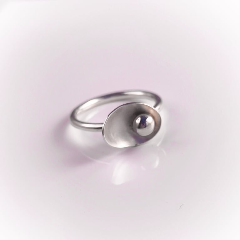 Sterling silver ring with pebble in the petal