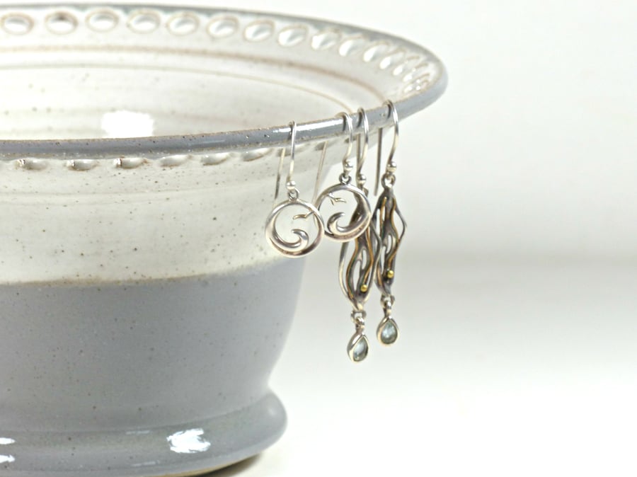 Grey and White Ceramic Jewellery Bowl to display earrings. 