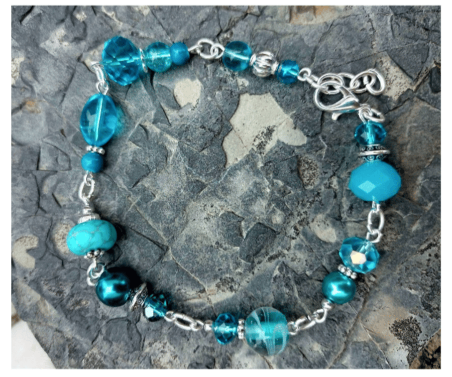 Turquoise mix handmade beaded bracelet with faceted glass crystals