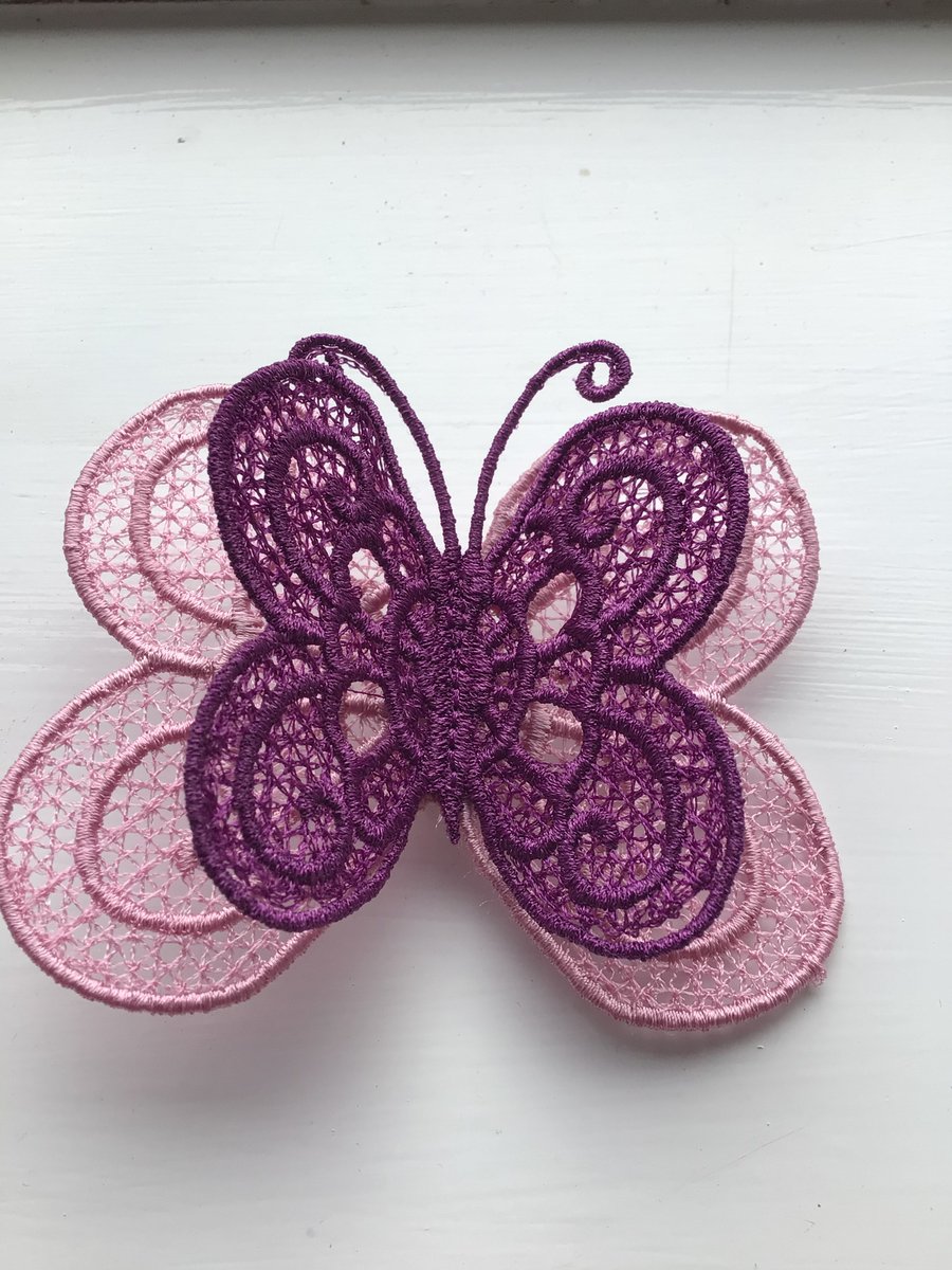 Butterfly lace brooch. Purple.