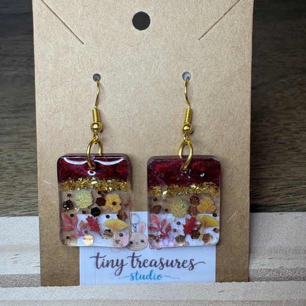 Handmade Autumn Resin Earrings with Leaf and Gold Flake Details