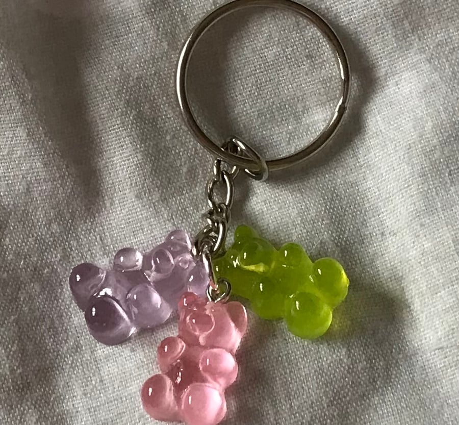 2000s themes gummy bear keychain 