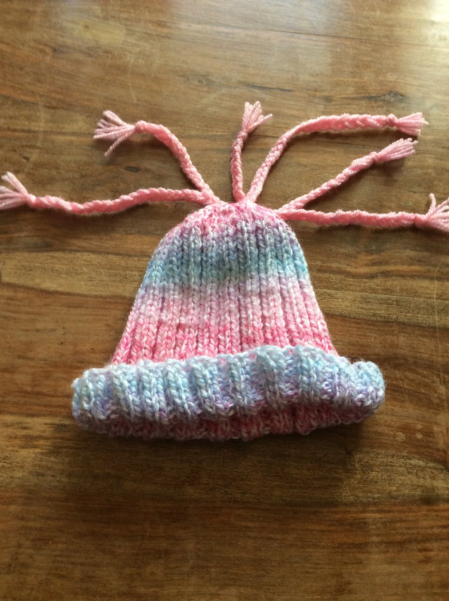 Children's pastel beanie with pink wool plaits (aged 1-2)