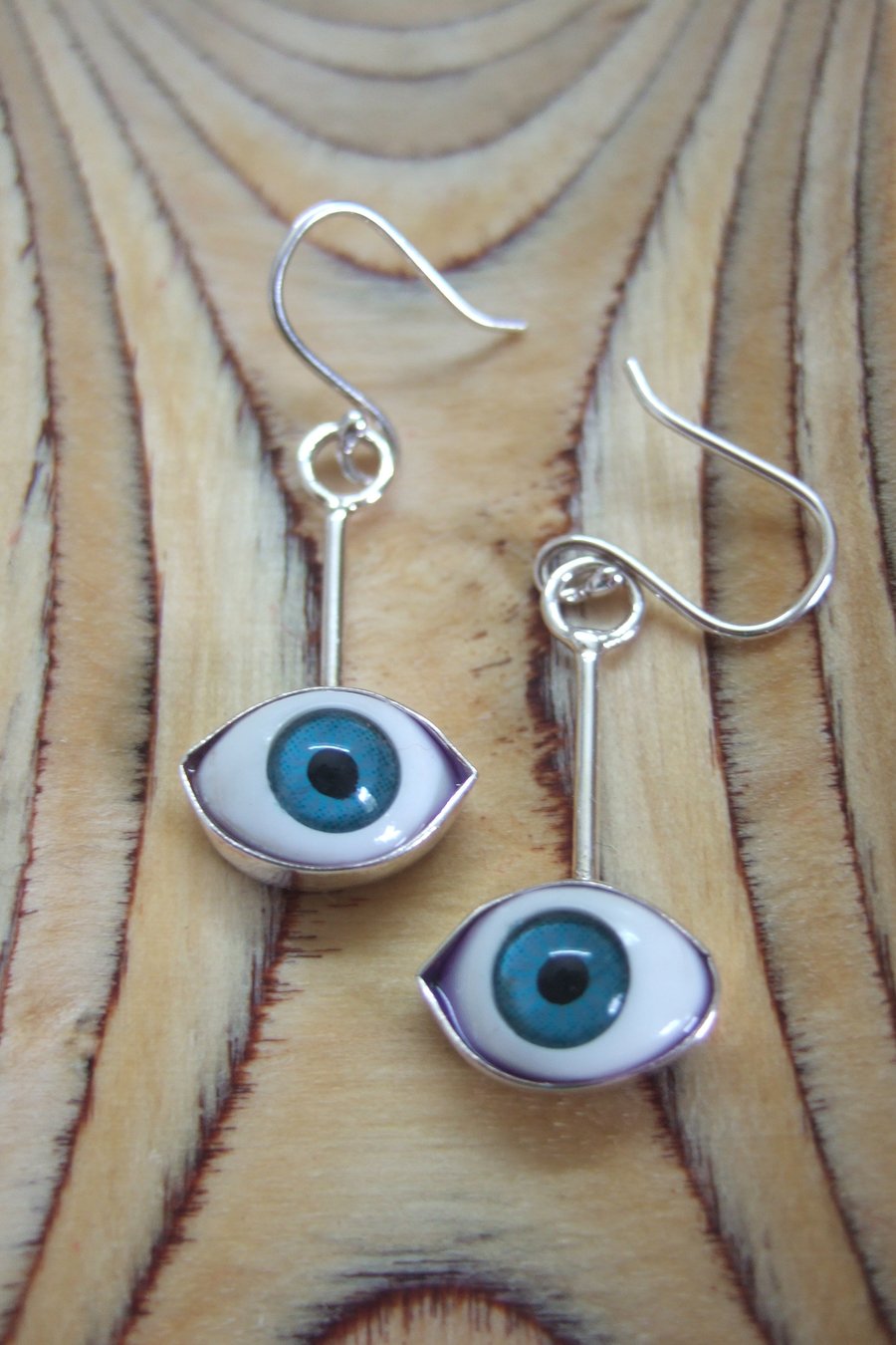 Short Drop Eye Earrings