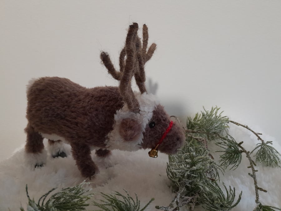 Reindeer, dotpebblesknits design, Knitted Reindeer