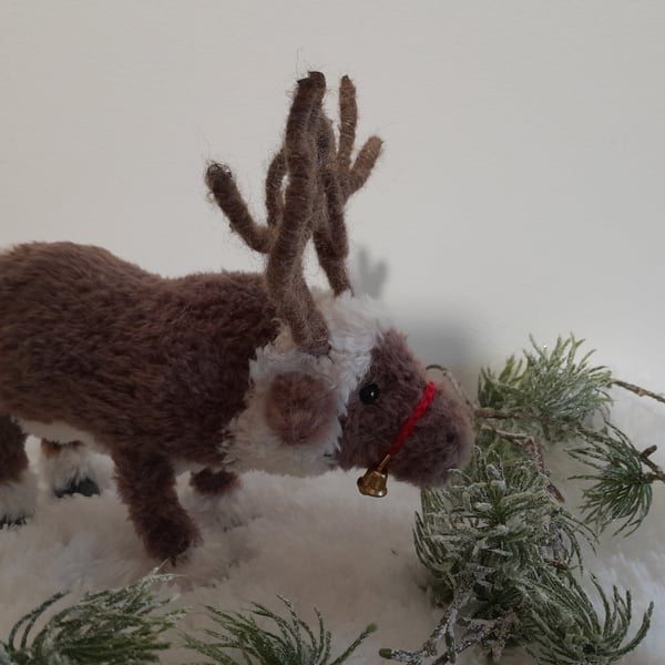 Reindeer, dotpebblesknits design, Knitted Reindeer