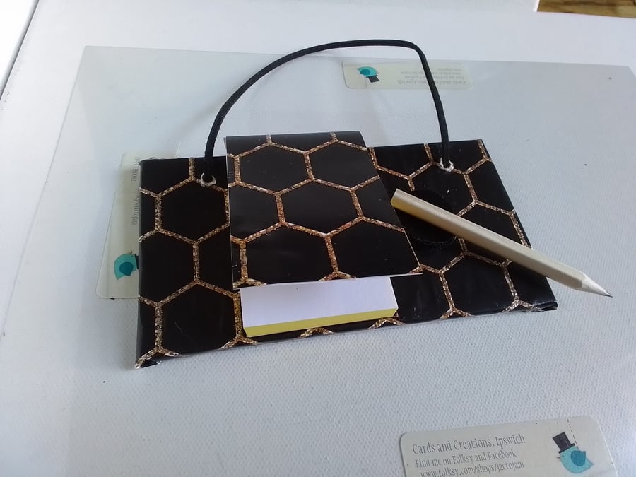  Bee note pad and pencil set. Mini memo board. Notice board. Ref 153
