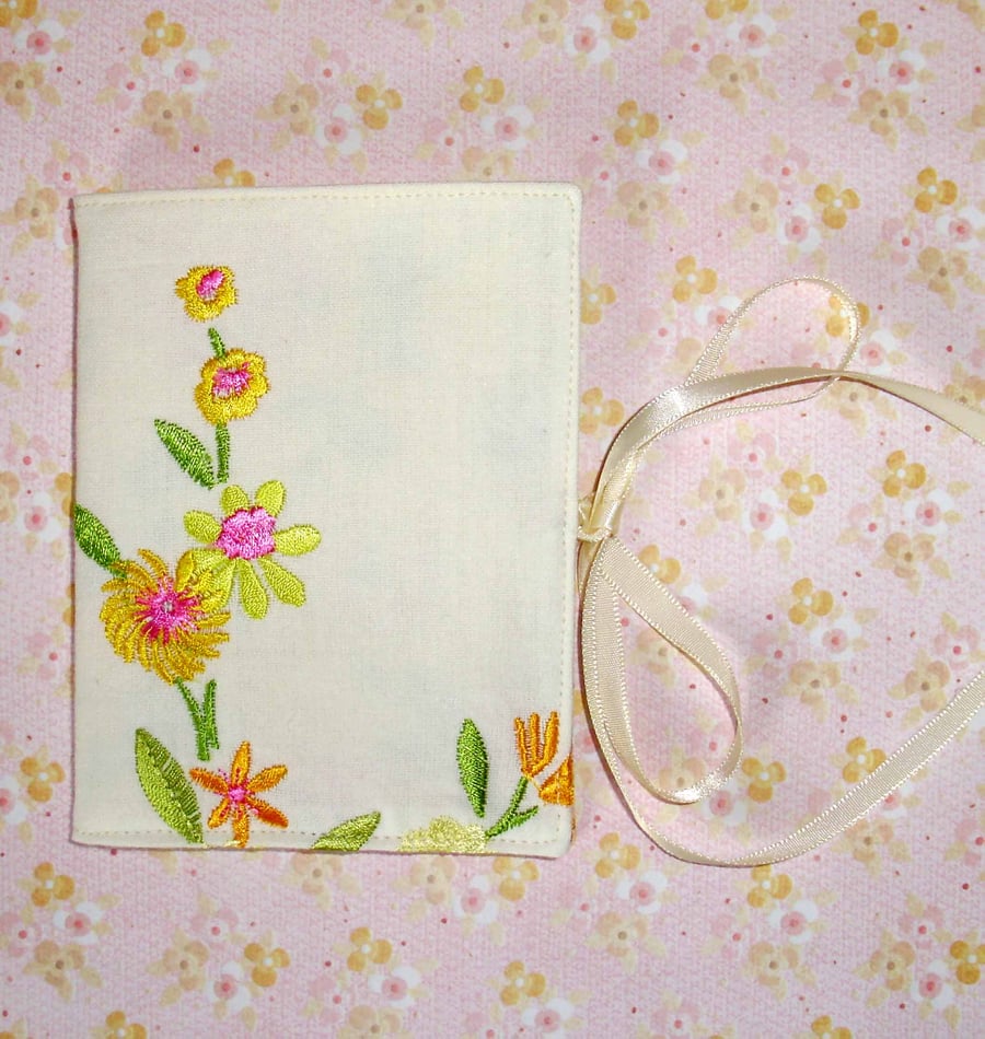 Needle case - Embroidered Flowers