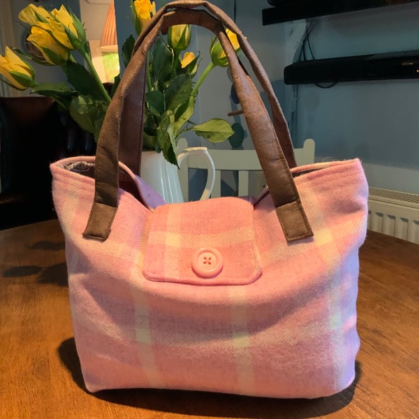 Handbag. Pink Wool Check. Fully lined. Two inner Pockets. 14” by 10”