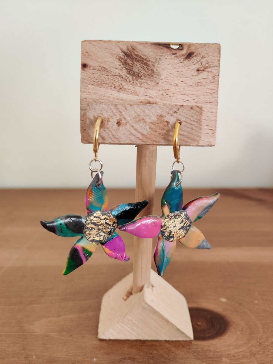 Abstract pattern flower dangle earrings 
