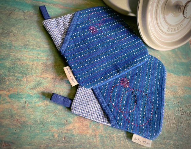 Pair of Handmade fabric Pot Holders with Oven Mitt Pockets