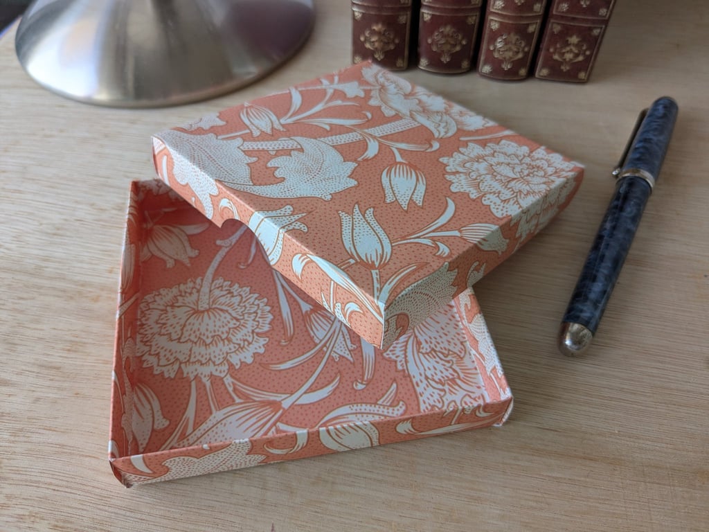 Imagined Vines 'Coral Dusk' - A handmade, ultra-thin gift box (Code:FBIVCD)