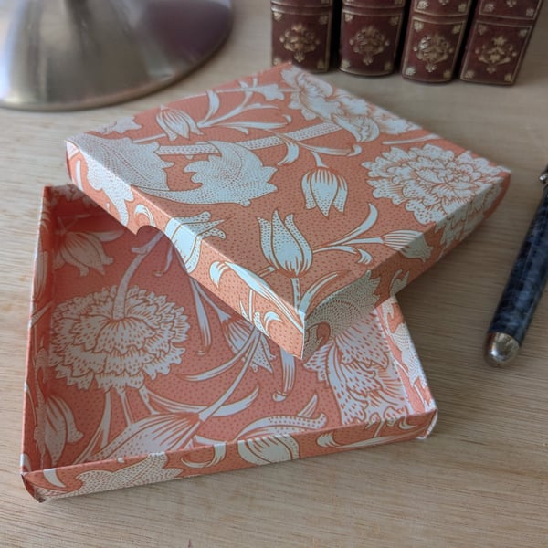 Imagined Vines 'Coral Dusk' - A handmade, ultra-thin gift box (Code:FBIVCD)