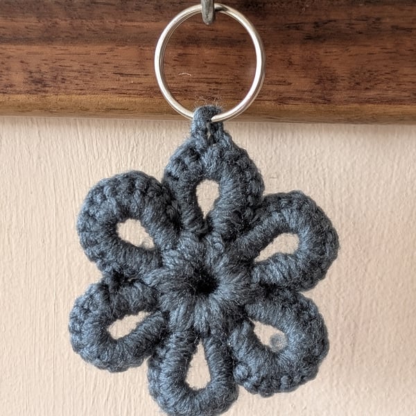 Crochet flower keyring - bagcharm - dark green