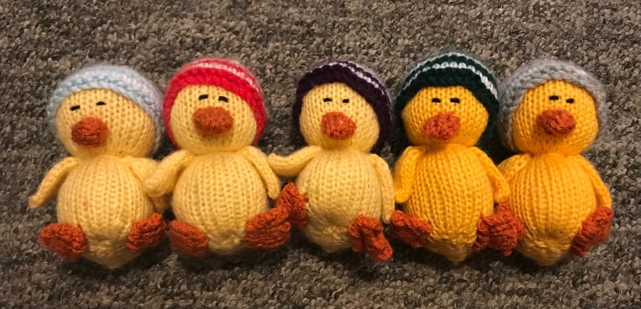 Handmade knitted set of Easter chicks x5