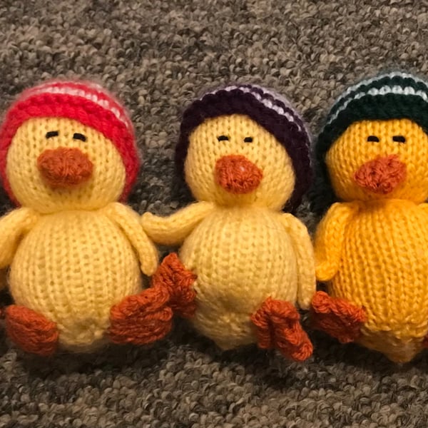 Handmade knitted set of Easter chicks x5