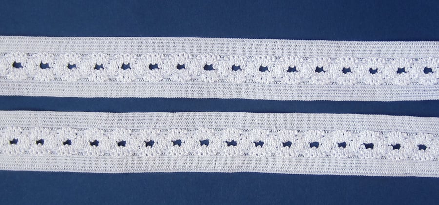 2.5 metres white stretch lace
