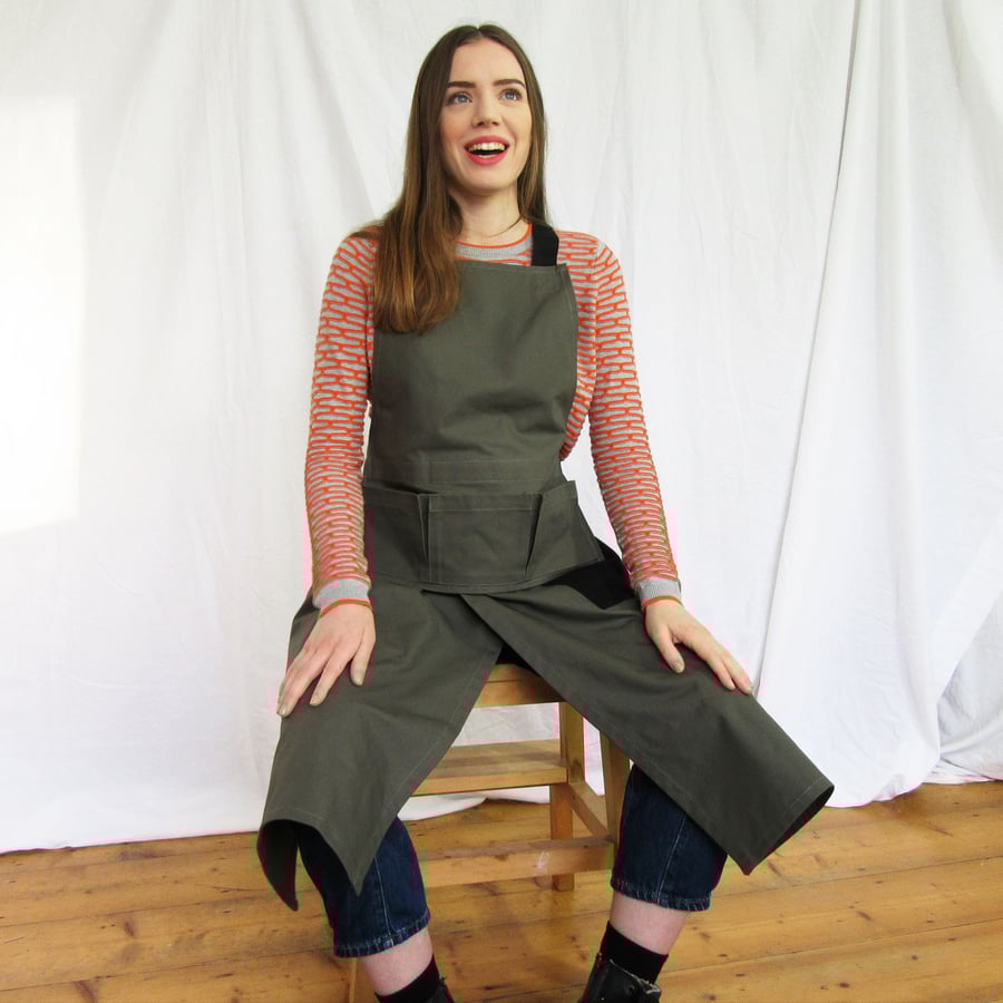 Utimate Makers Apron for Artists, Potters and Craftspeople with Split Leg