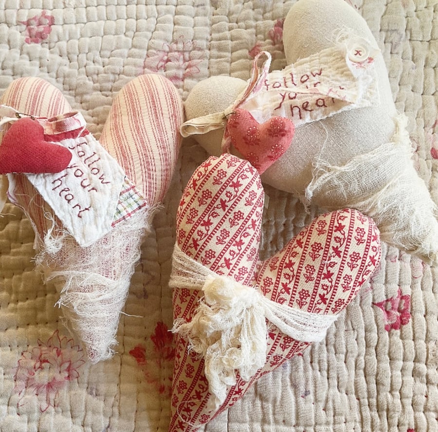 PDF pattern for a Primitive Vintage Heart