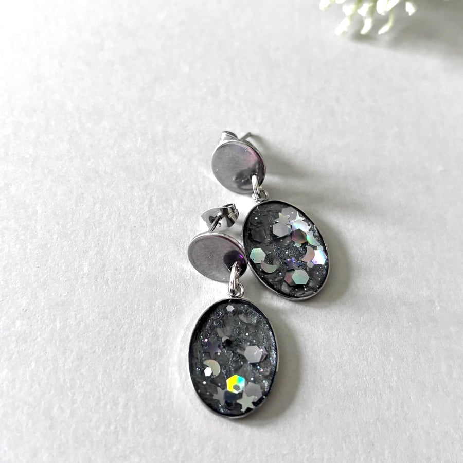 Oval Drop Grey Resin Glitter Earrings 