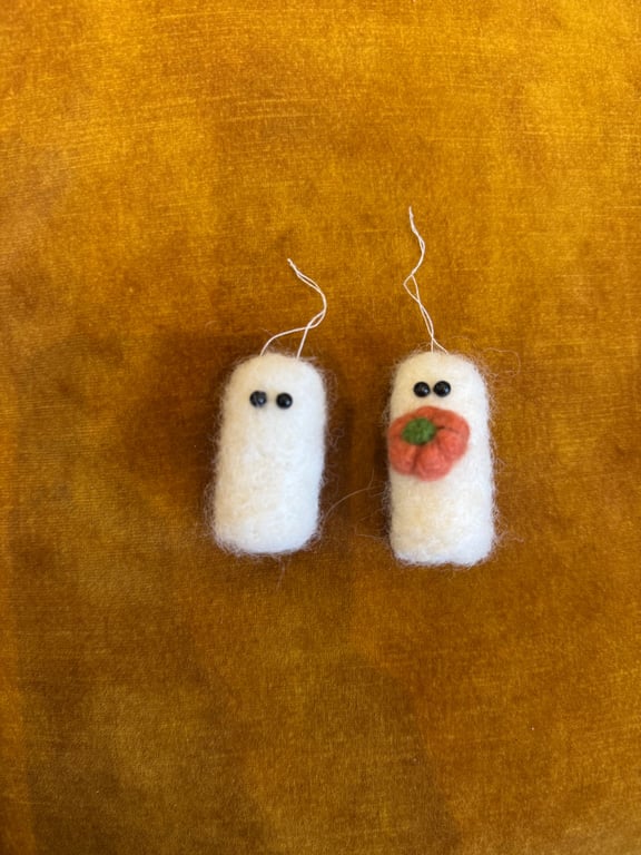 Mini ghost decoration for haloween