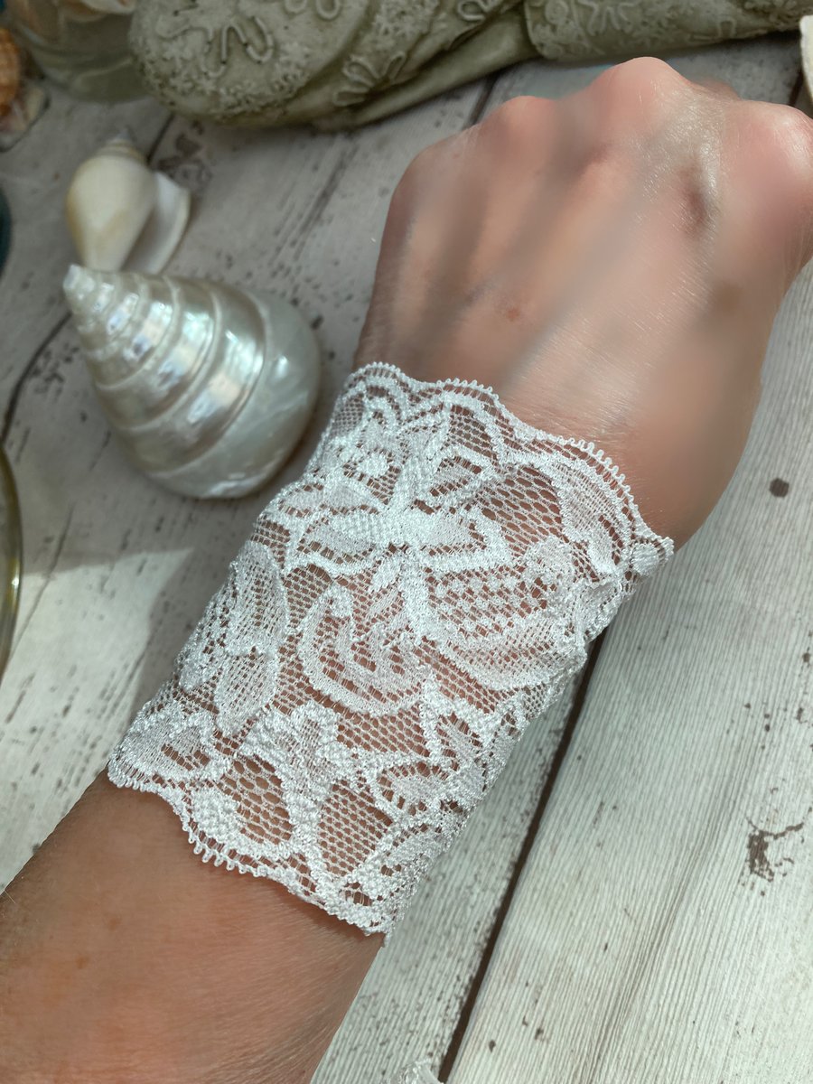 Lace wrist covers one pair off white 