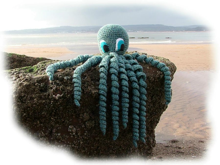 OCTOPUS toy crochet pattern by Georgina Manvell PDF by email