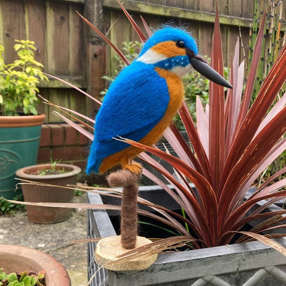Kingfisher perched on a branch, woollen sculpture, needle felt