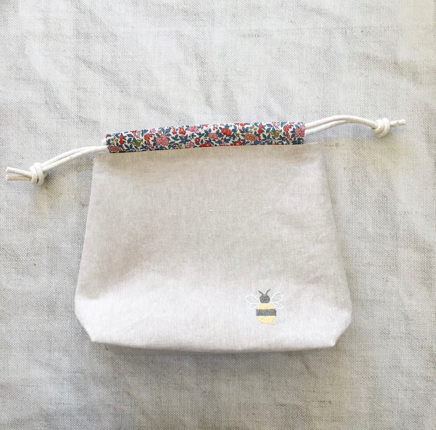 Embroidered Bee Bag