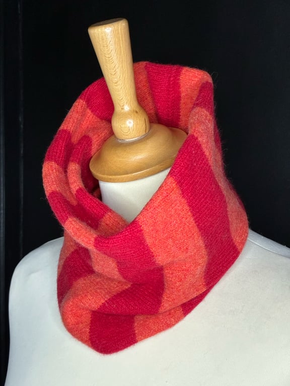 Contemporary Snood Dubonnet & Inferno