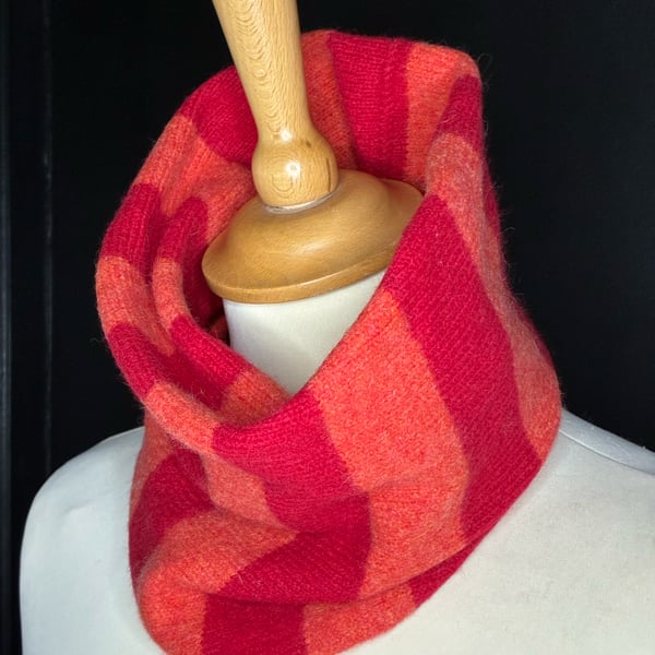 Contemporary Snood Dubonnet & Inferno